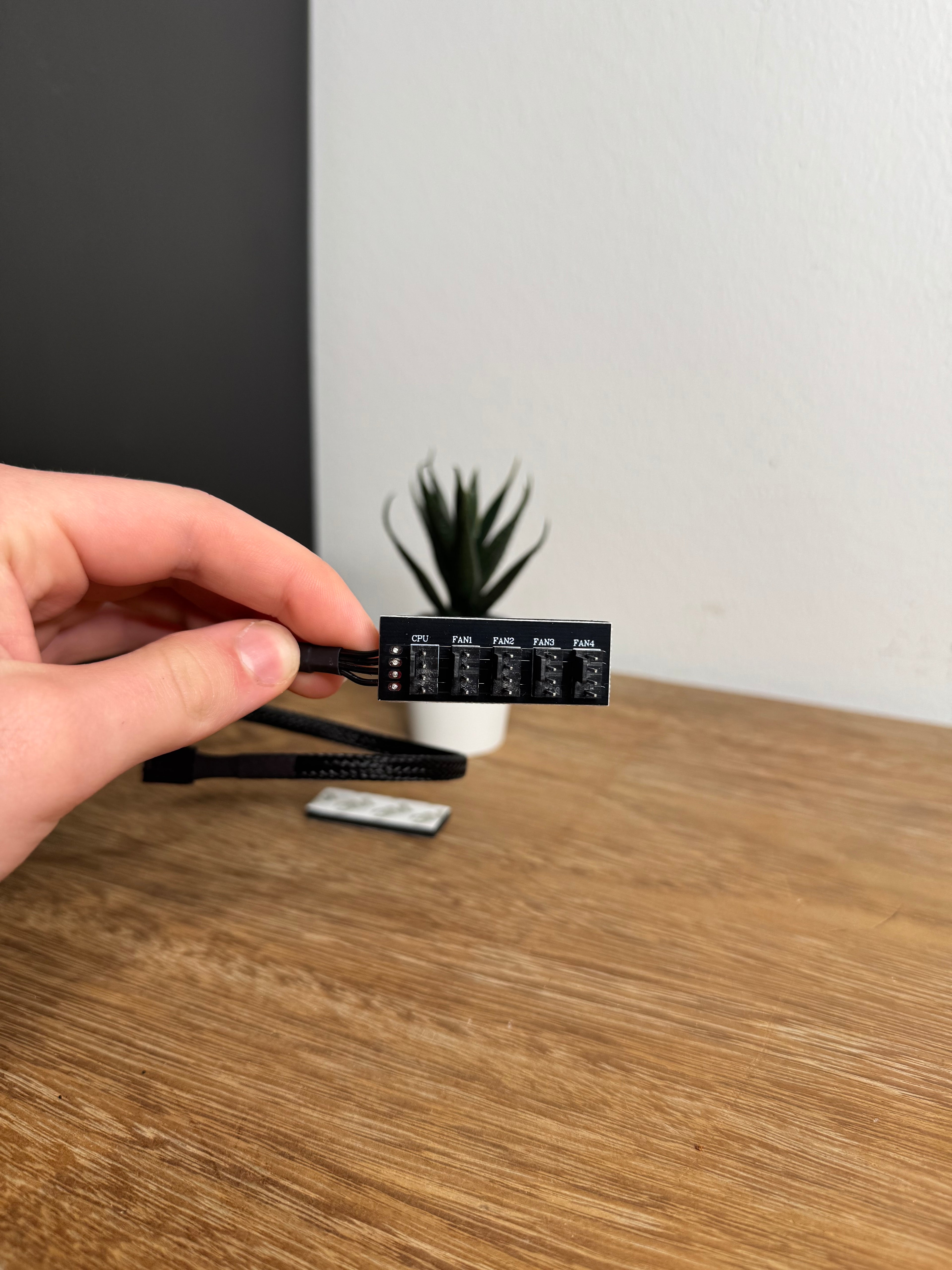 4-Pin PWM Fan Hub – 1→5 tuuletinjakaja