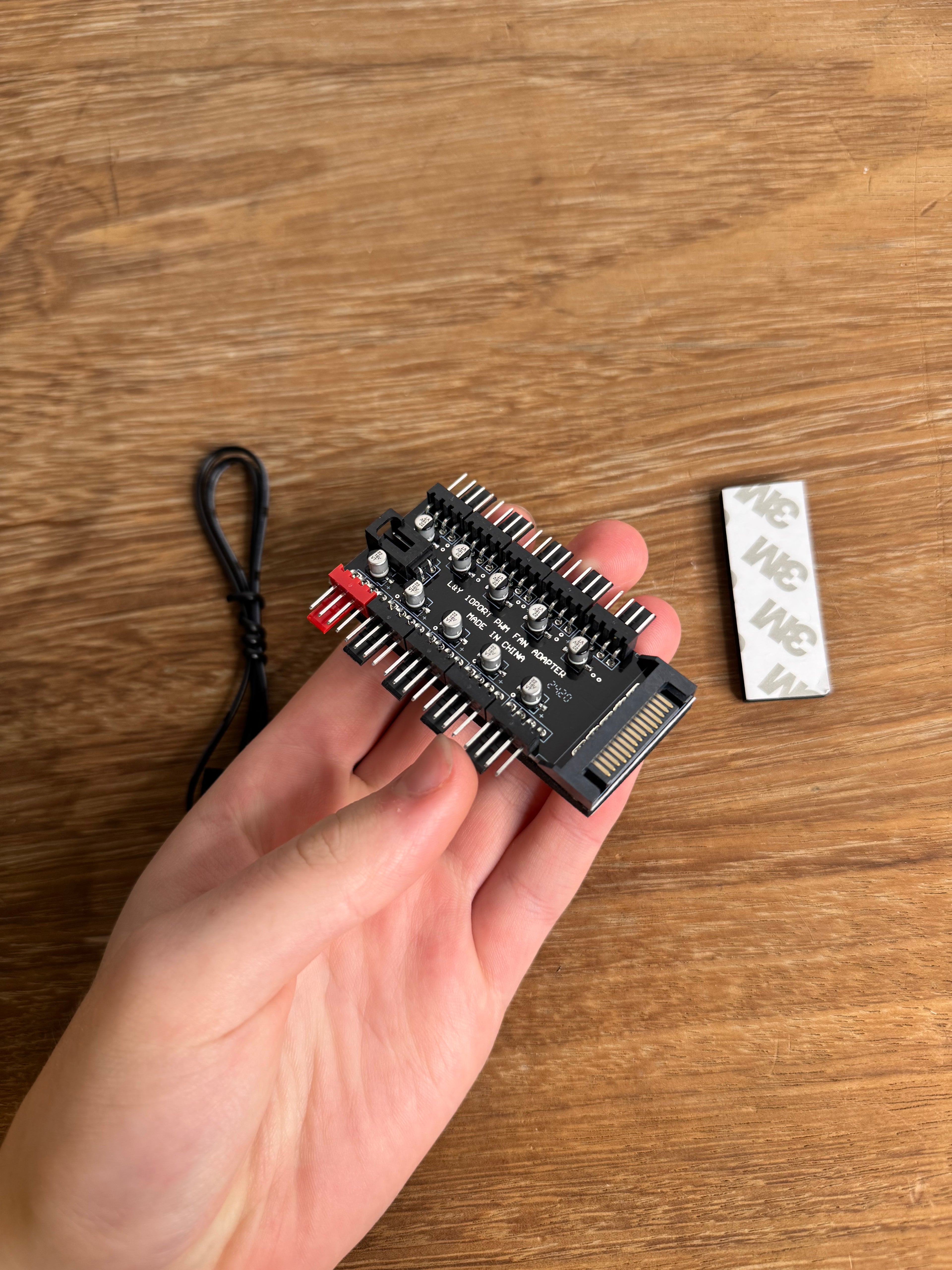 4-Pin PWM Fan Hub – 1→10 tuuletinjakaja (SATA-virta)