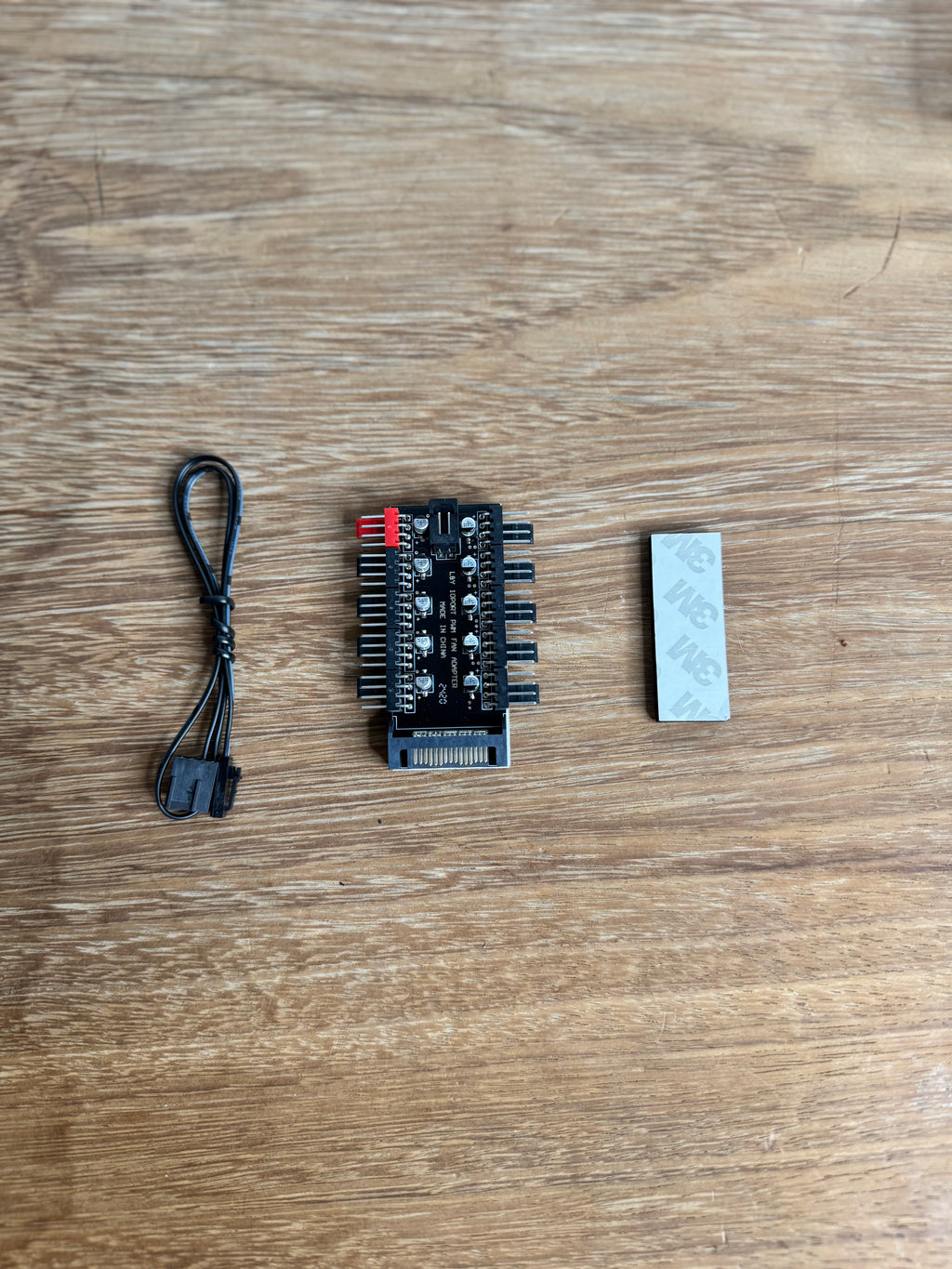 4-Pin PWM Fan Hub – 1→10 tuuletinjakaja (SATA-virta)