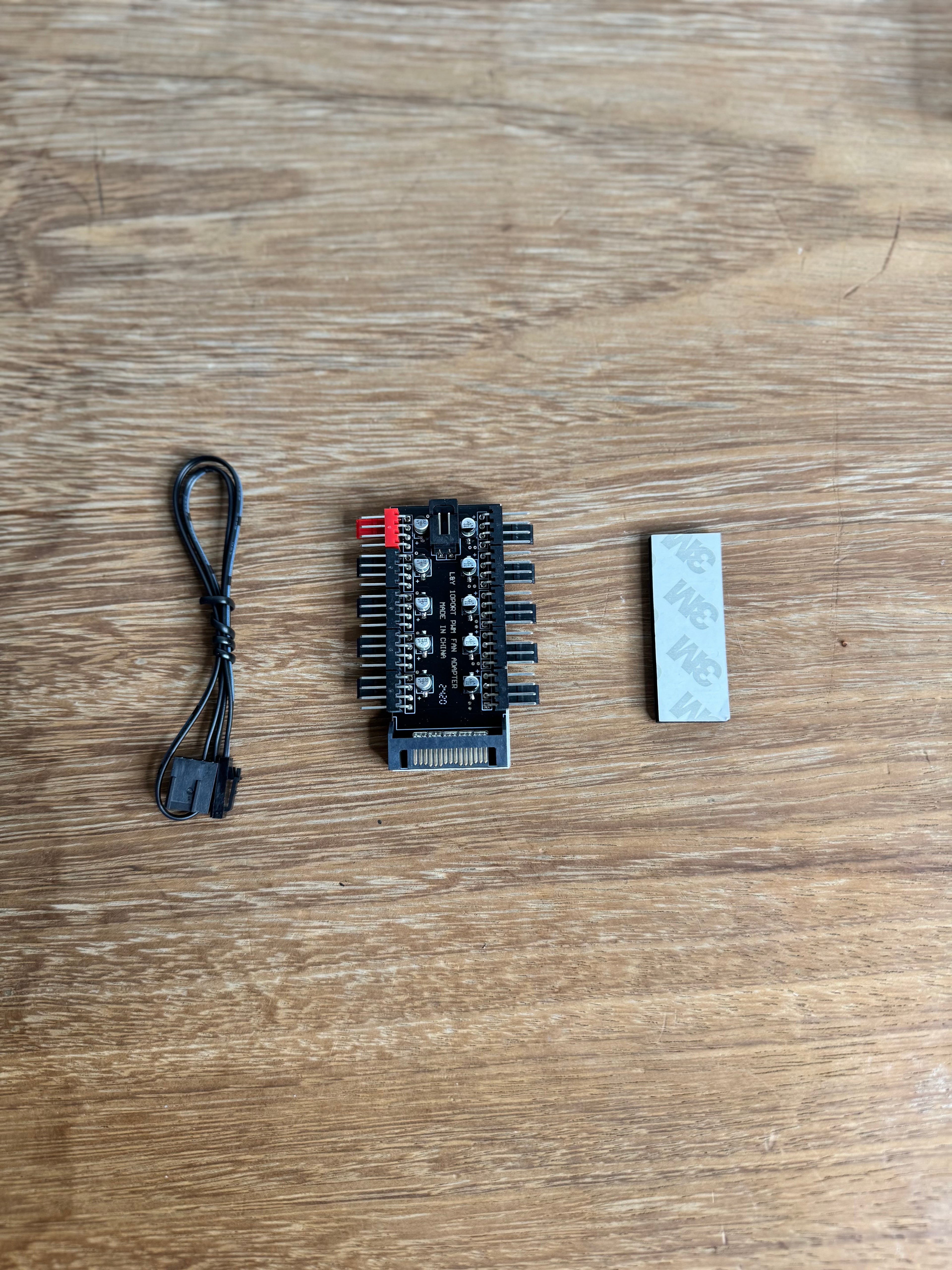 4-Pin PWM Fan Hub – 1→10 tuuletinjakaja (SATA-virta)