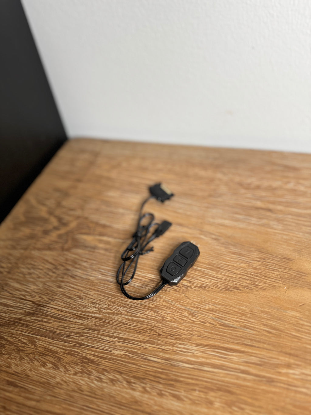 3-Pin RGB Controller – SATA-virtaliitännällä