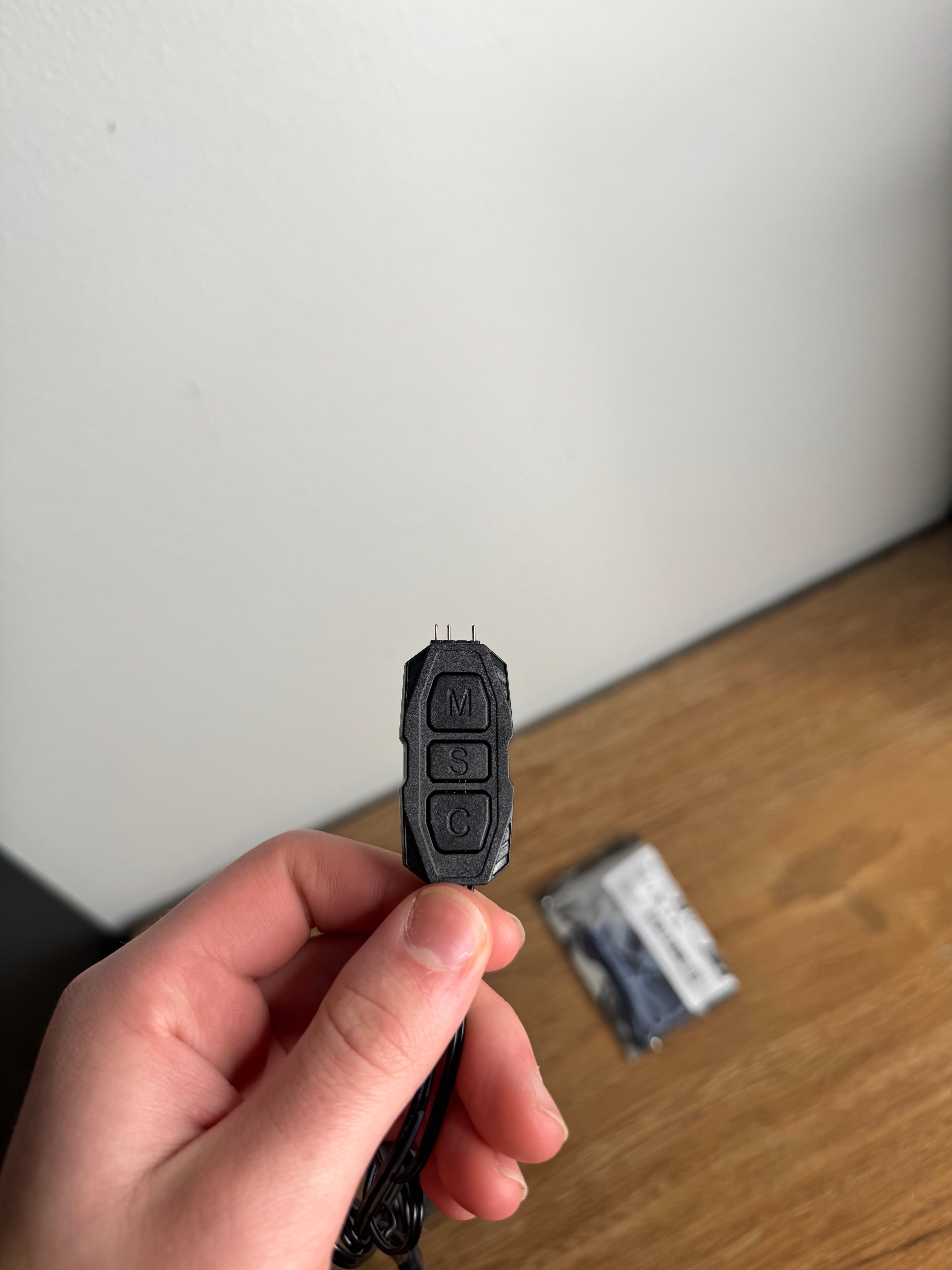 3-Pin RGB Controller – SATA-virtaliitännällä