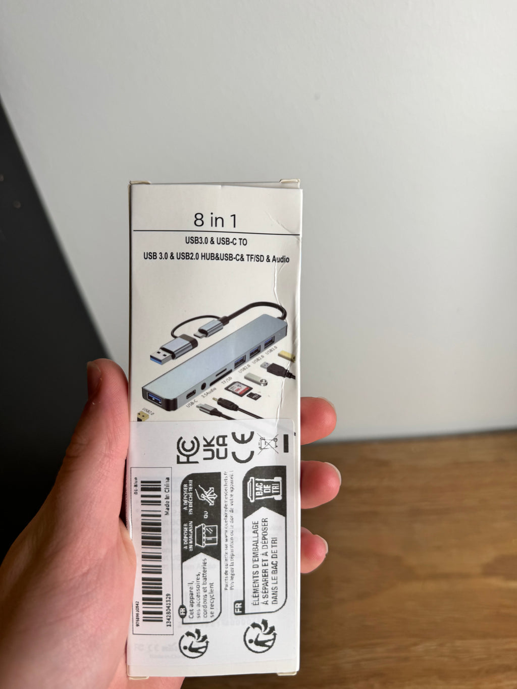 8-in-1 USB 3.0 & USB-C Hub – Monitoiminen liitäntäasema