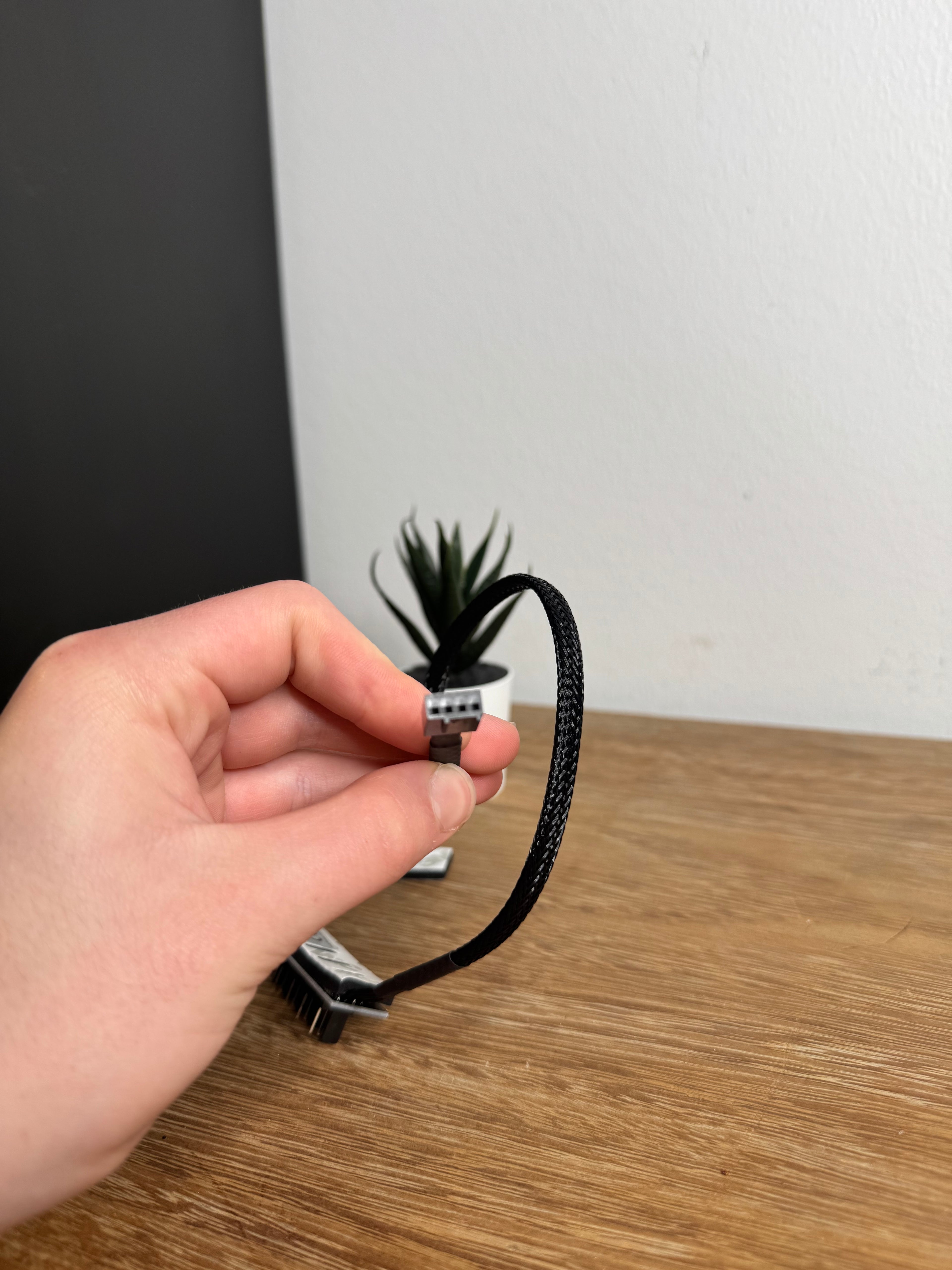 4-Pin PWM Fan Hub – 1→5 tuuletinjakaja