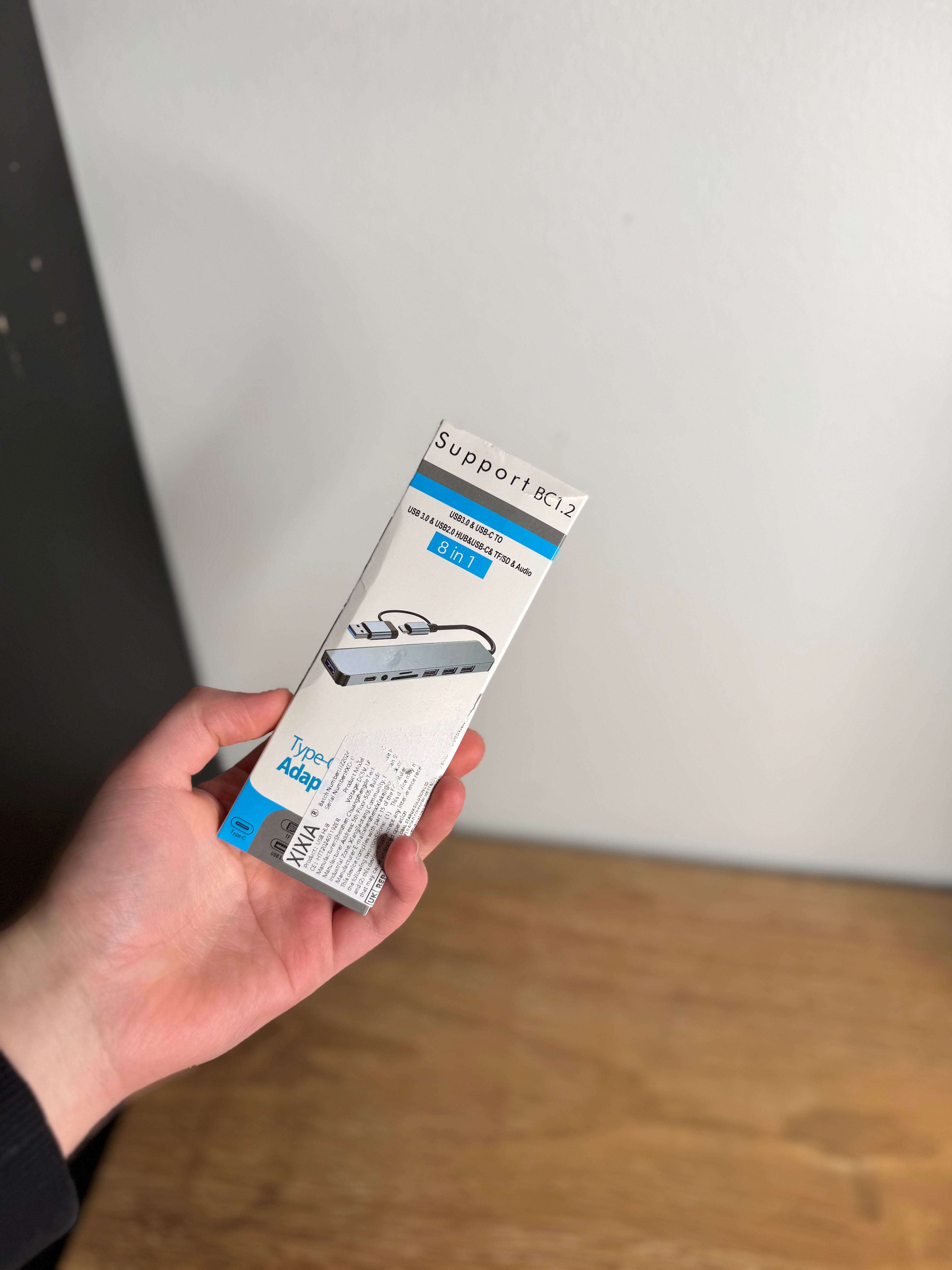 8-in-1 USB 3.0 & USB-C Hub – Monitoiminen liitäntäasema