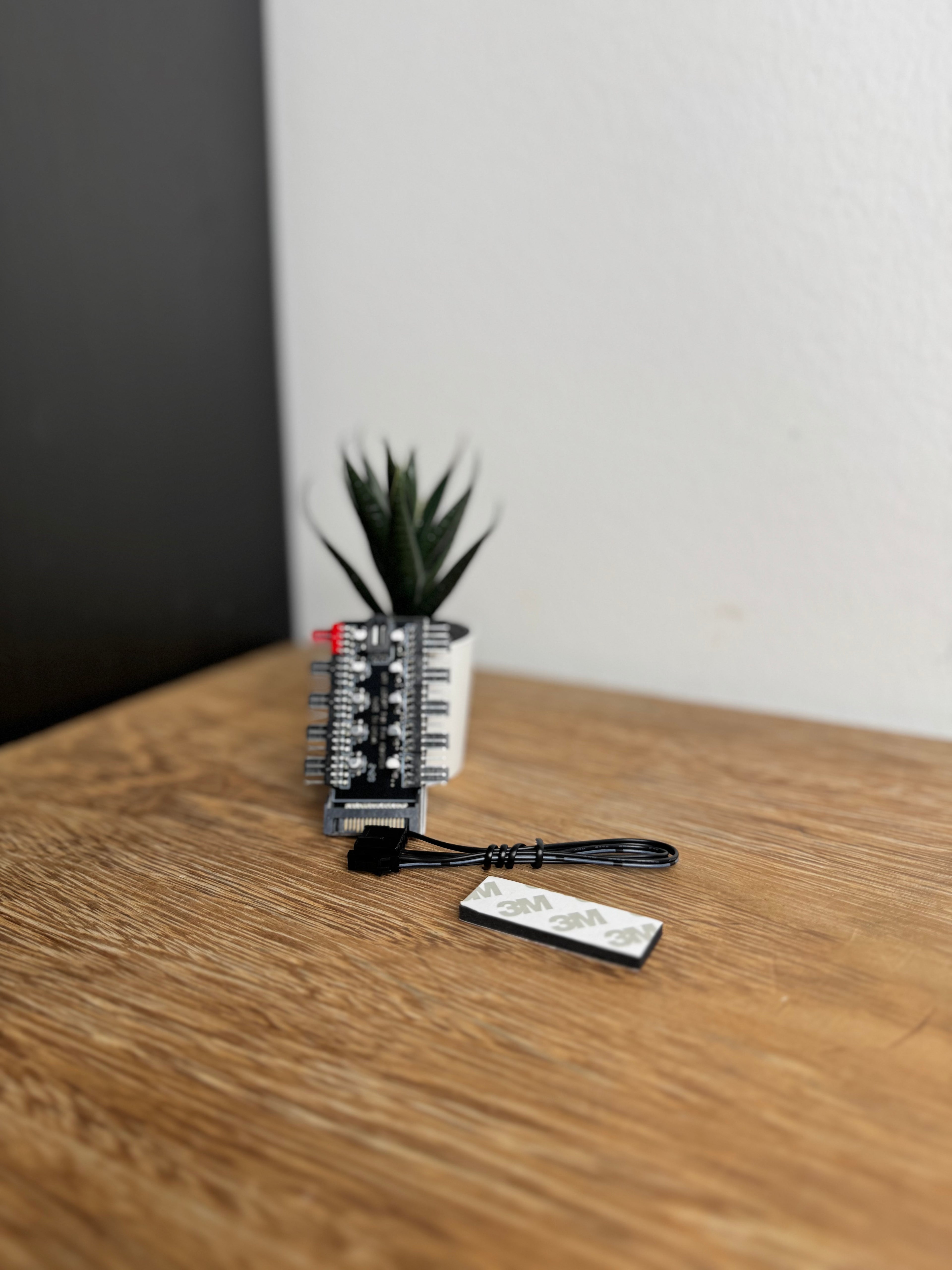 4-Pin PWM Fan Hub – 1→10 tuuletinjakaja (SATA-virta)