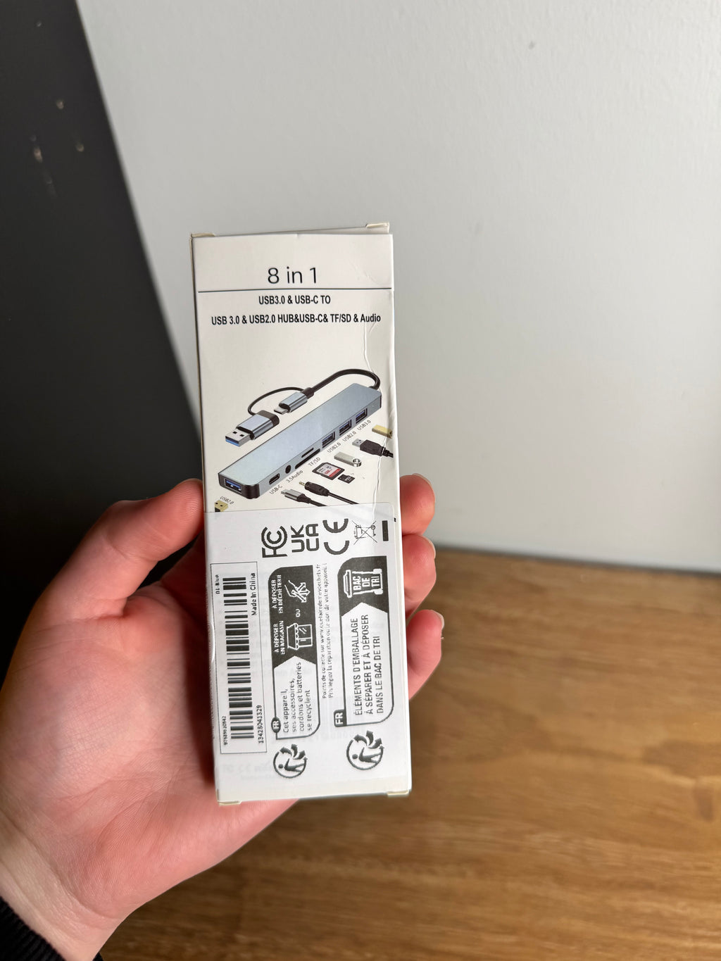 8-in-1 USB 3.0 & USB-C Hub – Monitoiminen liitäntäasema