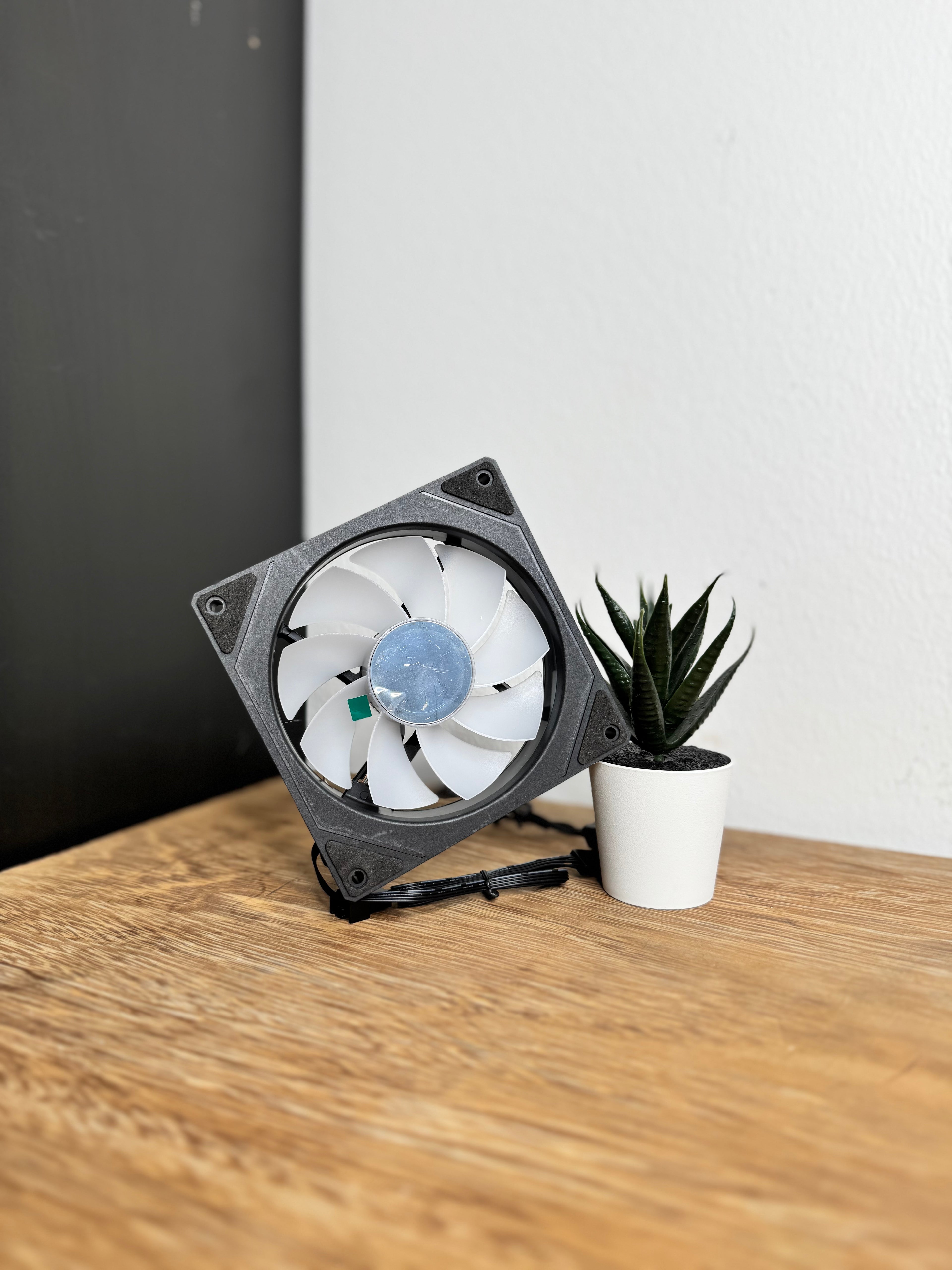 ⸻

120mm RGB Reverse Blade -tuuletin