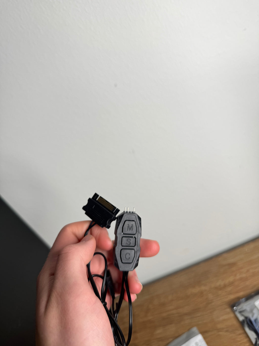 3-Pin RGB Controller – SATA-virtaliitännällä